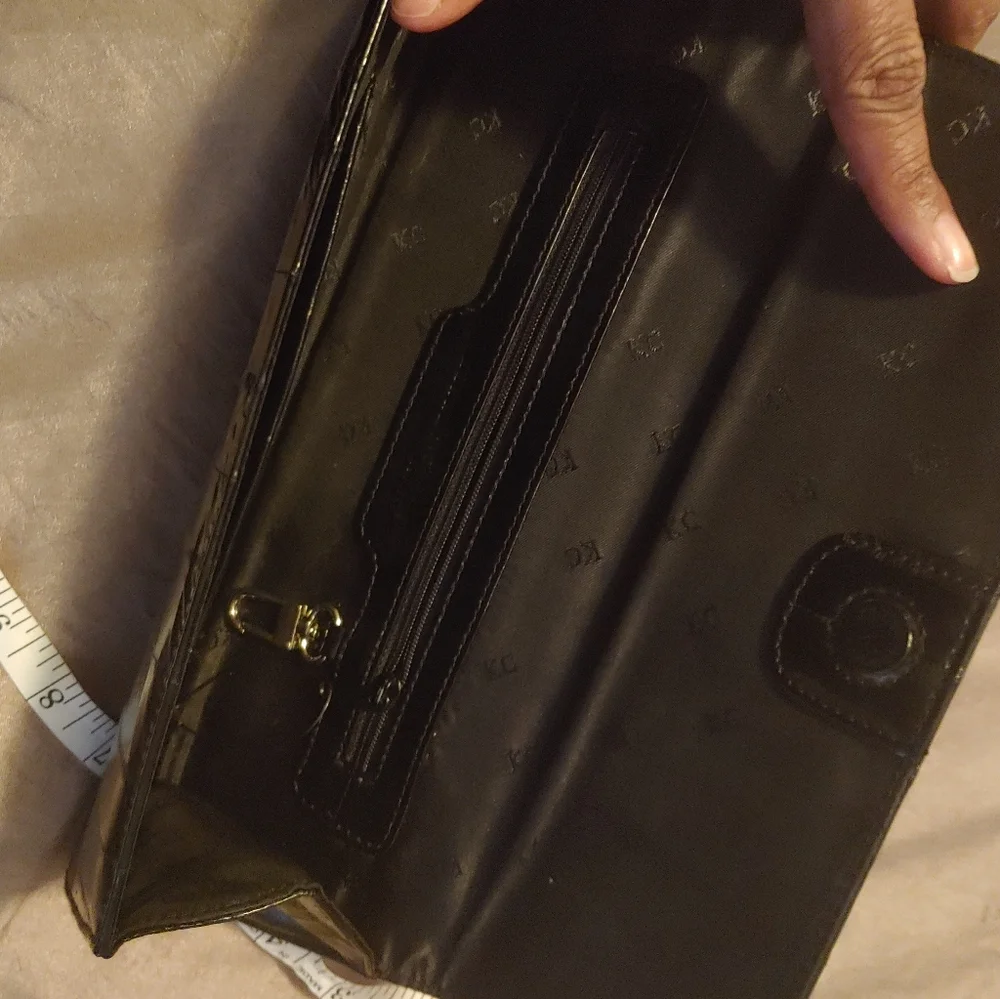 Kenneth Cole Clutch ... 🤩...very classy! - Picture 4 of 5